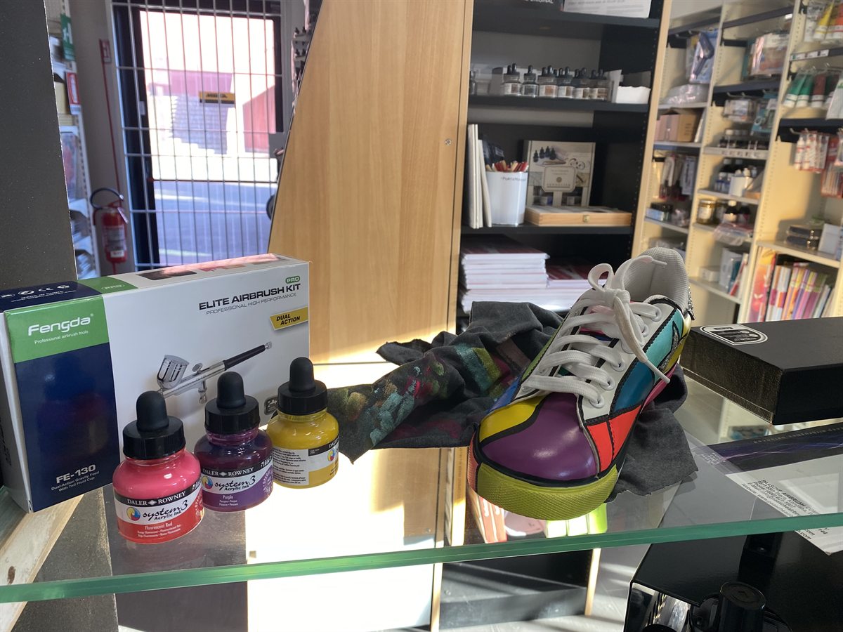 Prodotti e colori per belle arti